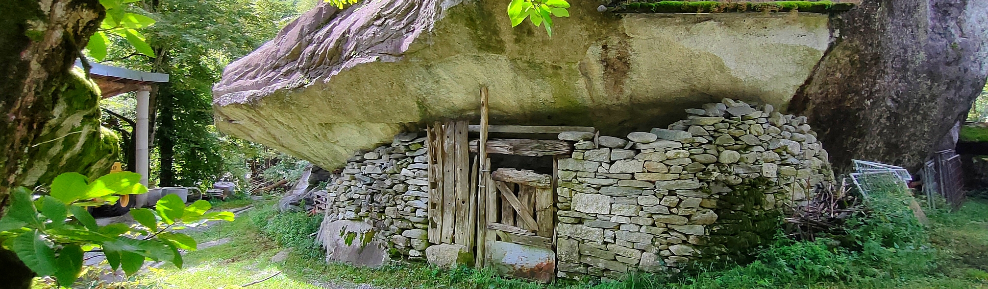 Visite guidée SI LES PIERRES POUVAIENT PARLER... : Une visite fascinante pour découvrir comment les habitants du Vallemaggia se
      sont adaptés à un environnement hostile pour survivre !